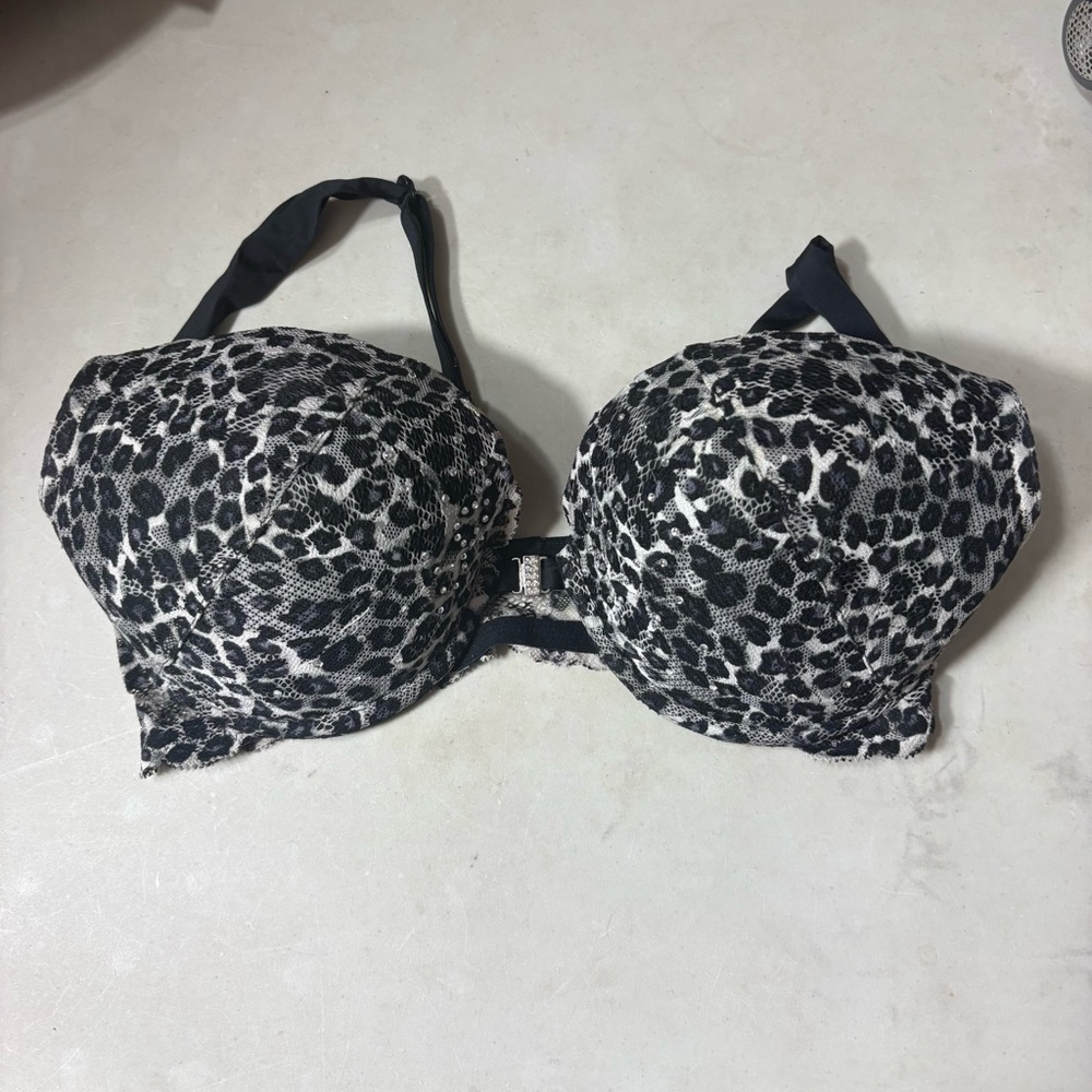 La senza animal print lace bra front clap size 34D padded adjustable USED